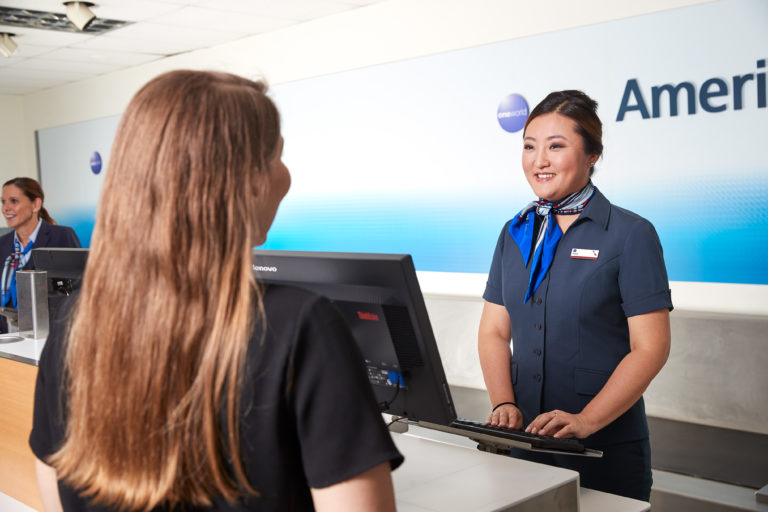 American-Airlines-Help-Desk-Women.png