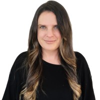 A headshot of Anna Stokes