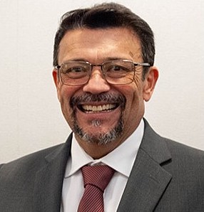 A headshot of Frank Arce