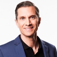 A headshot of Jeff Comstock