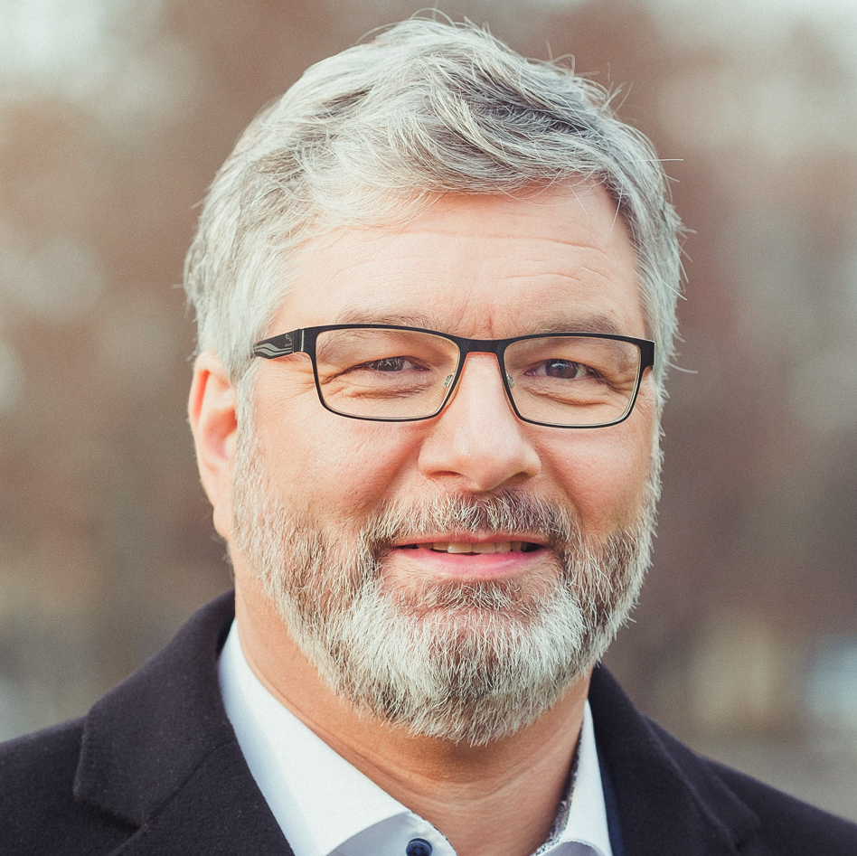 A headshot of Jörg Bordt