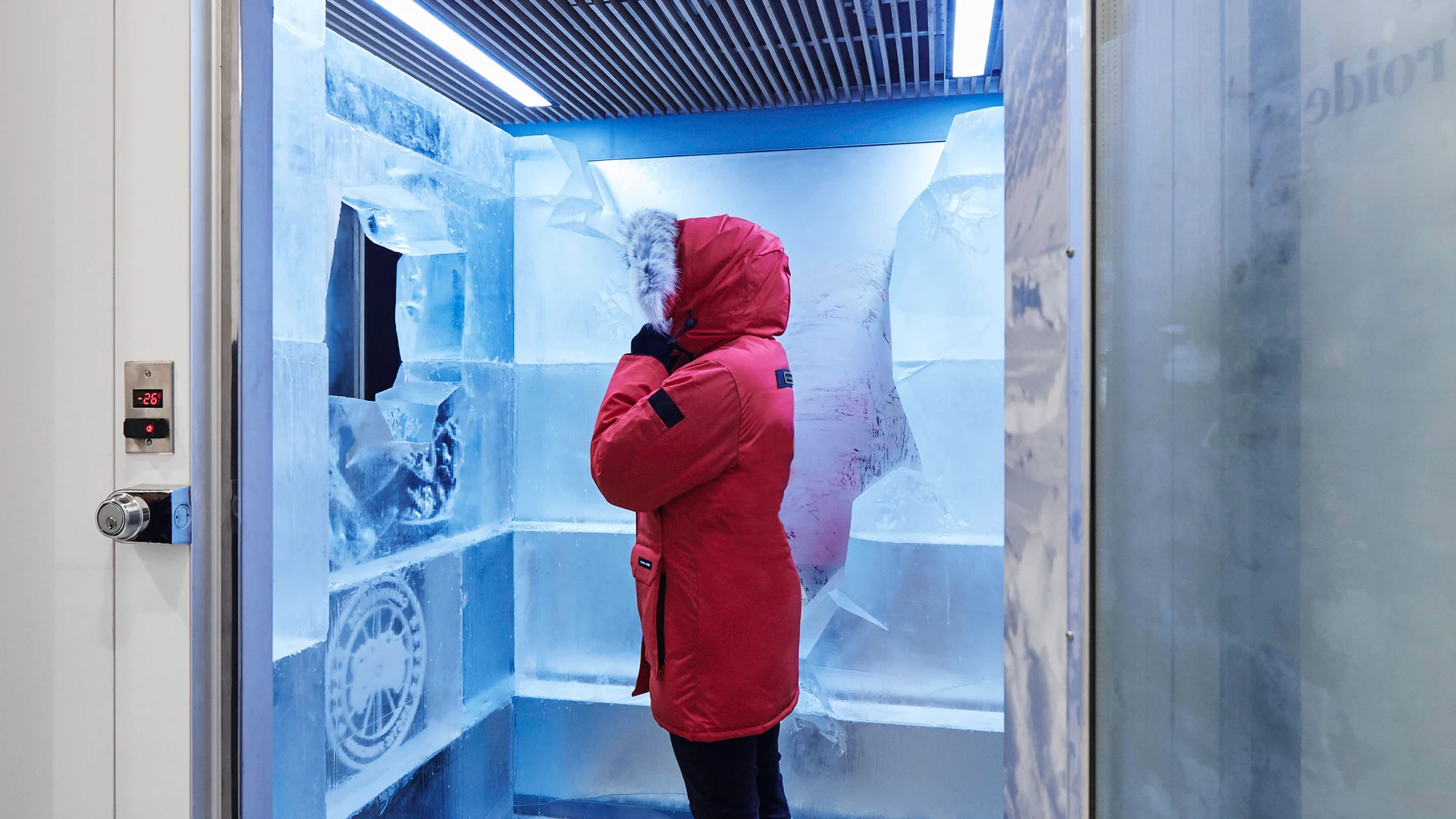 p-1-90285098canada-gooseand8217s-cold-room-is-experiential-retail-that-works.webp