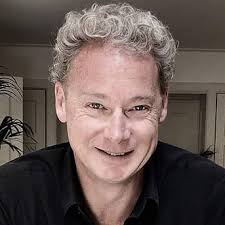 A headshot of Rob Kurver