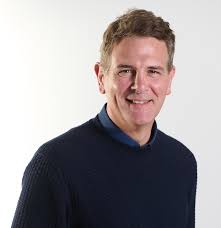 A headshot of Rob Walker