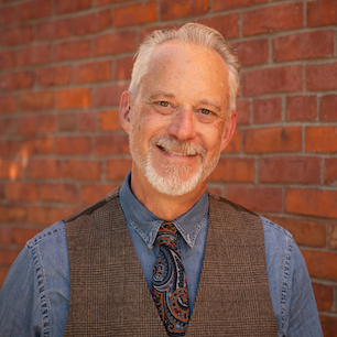 A headshot of Tom Vander Well